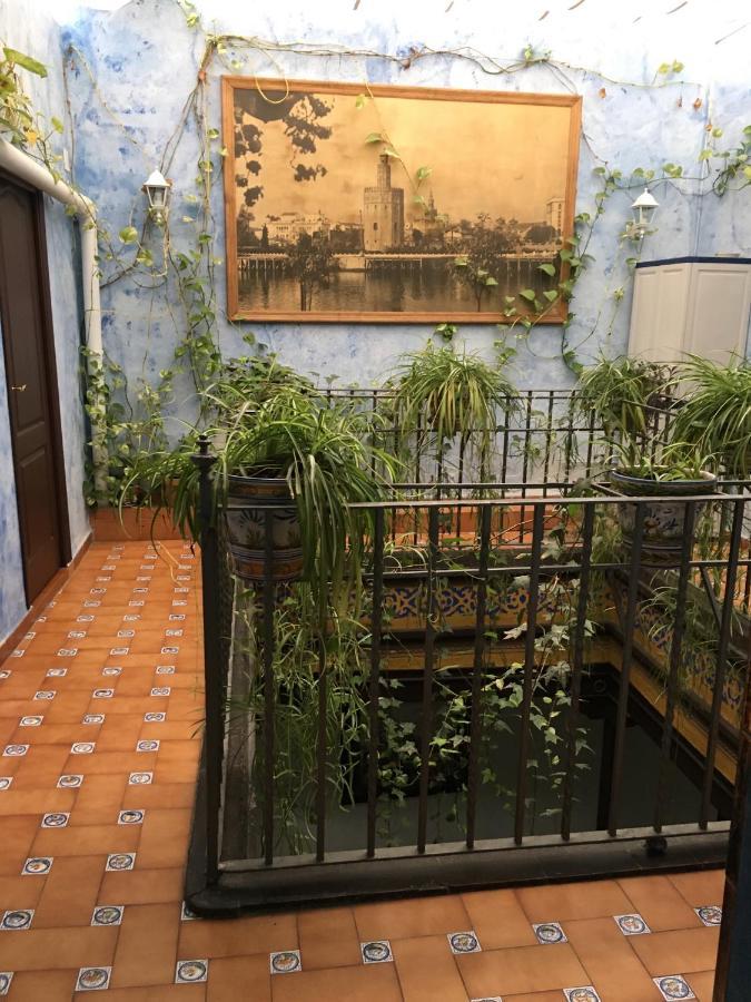 Pension Lisdos Севиля Екстериор снимка